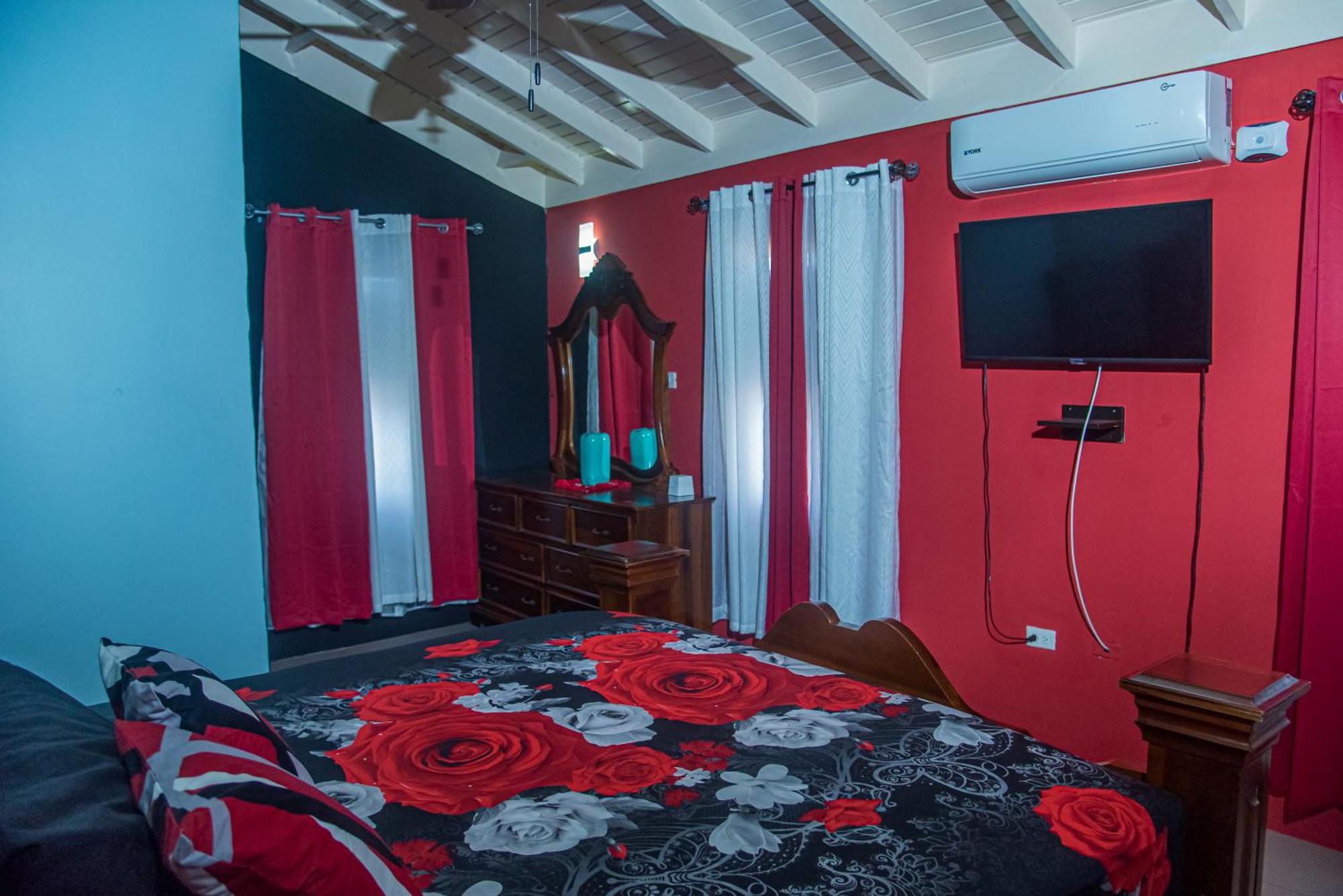 Paradise Villa: Dual Properties with Private Pool and Gym Ocho Rios Exterior photo