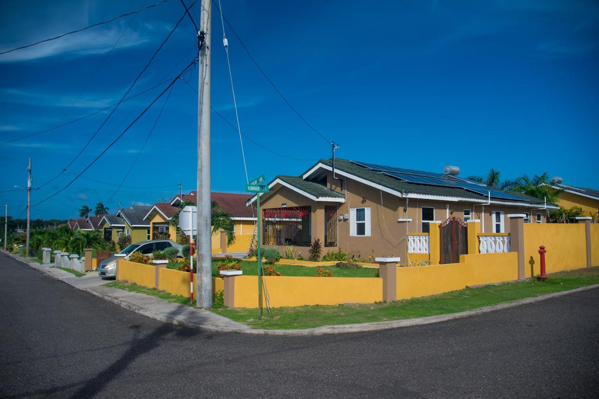 Paradise Villa: Dual Properties with Private Pool and Gym Ocho Rios Exterior photo